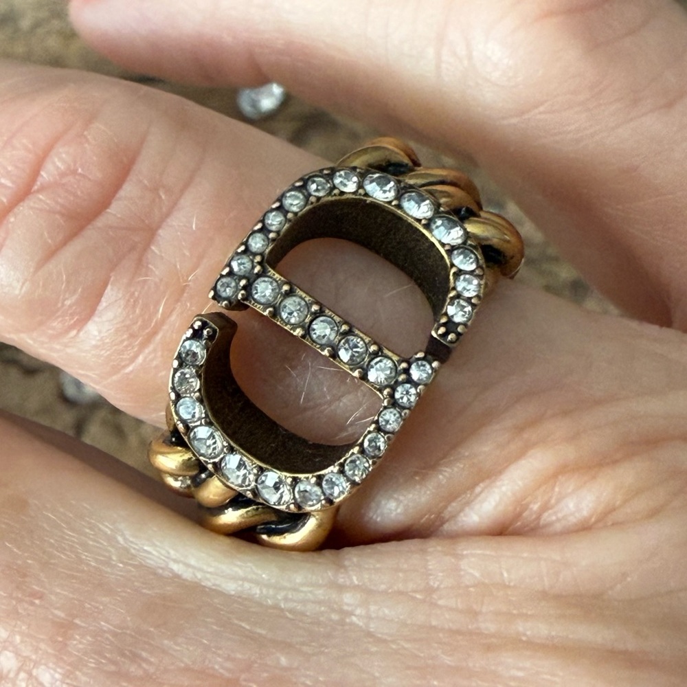 ❌Sold❌ Dior 30 Montaigne Crystal Embellished Chain Ring - Picture 5 of 7